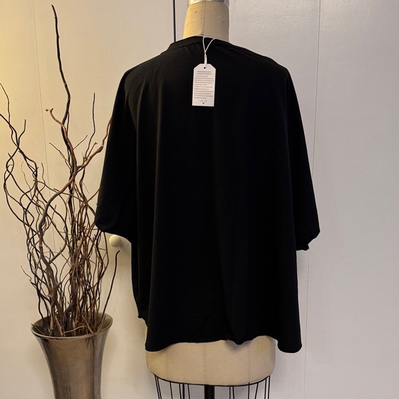 Elegant Black Women's Short Sleeve Top - Picture 3 of 6